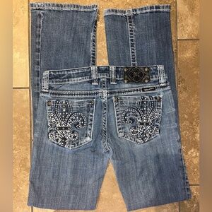 Women's Miss Me Jeans
Size 27
Length 33 
Great condition and super comfy!